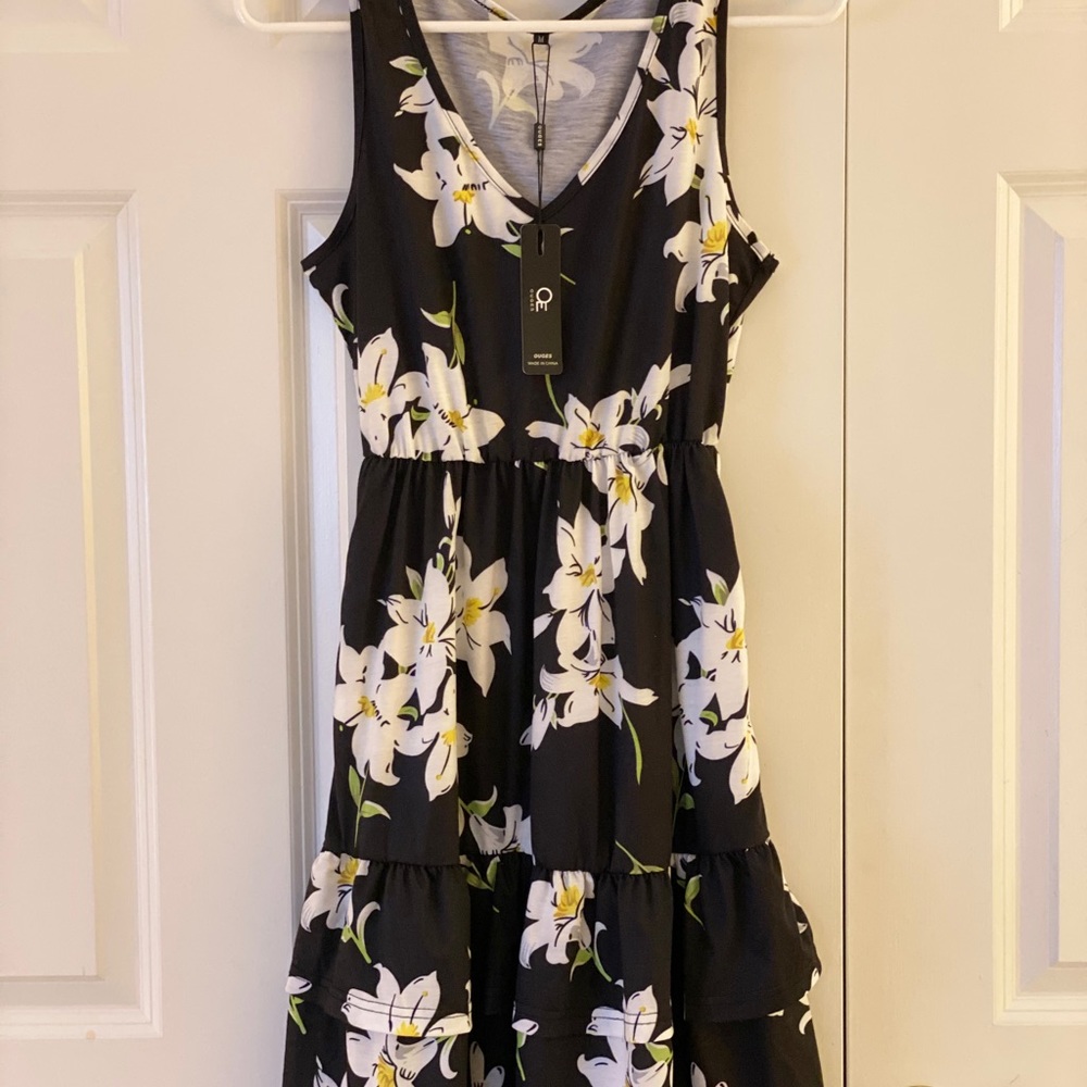 V-Neck Sleeveless Black Floral Dress with Ruffle Hem - Picture 3 of 12